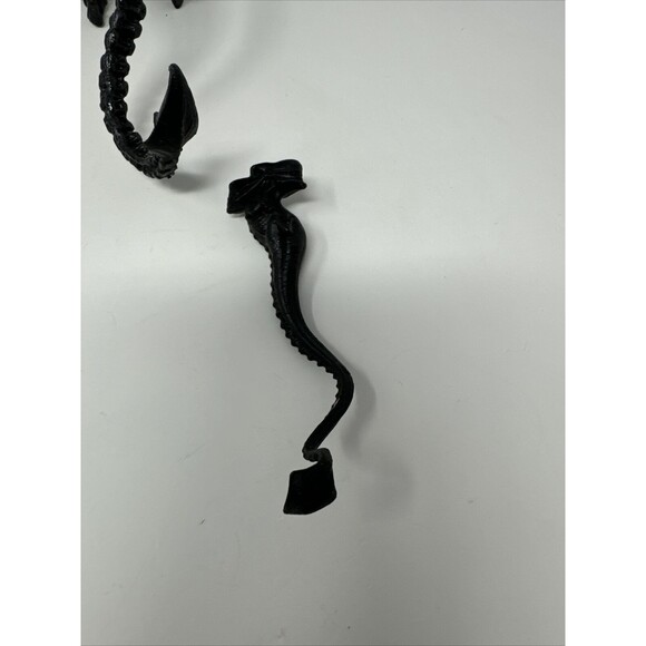 1992 Kenner Alien Queen Alien with Queen Burster 6" + 1994 Alien Bull Figure - Picture 7 of 13